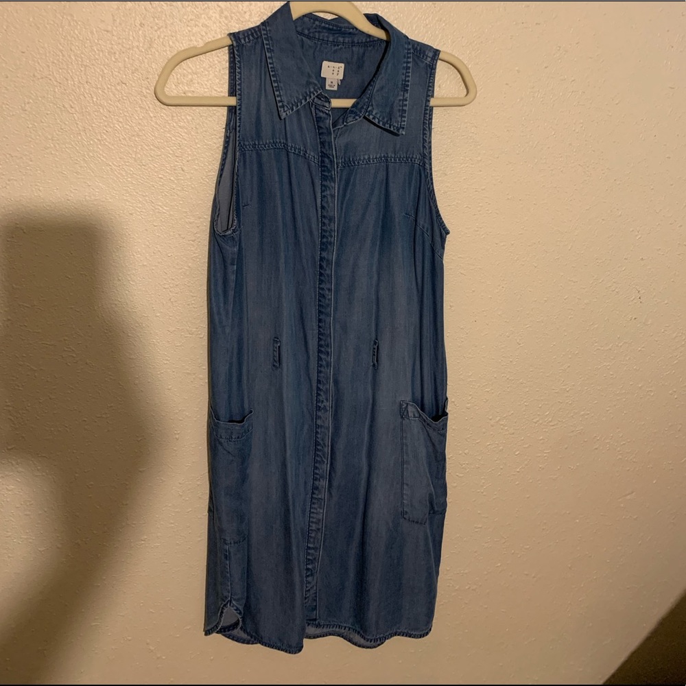 M sleeveless chambray button down dress